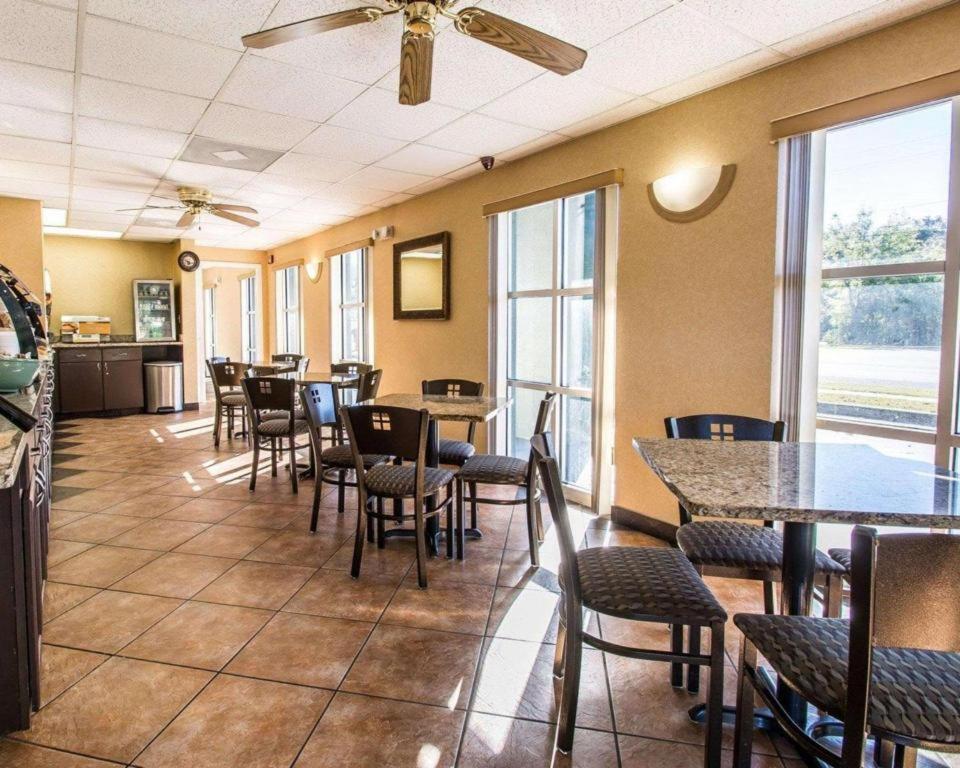 Quality Inn & Suites Near Panama City Beach Exterior foto
