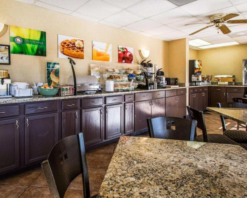 Quality Inn & Suites Near Panama City Beach Exterior foto