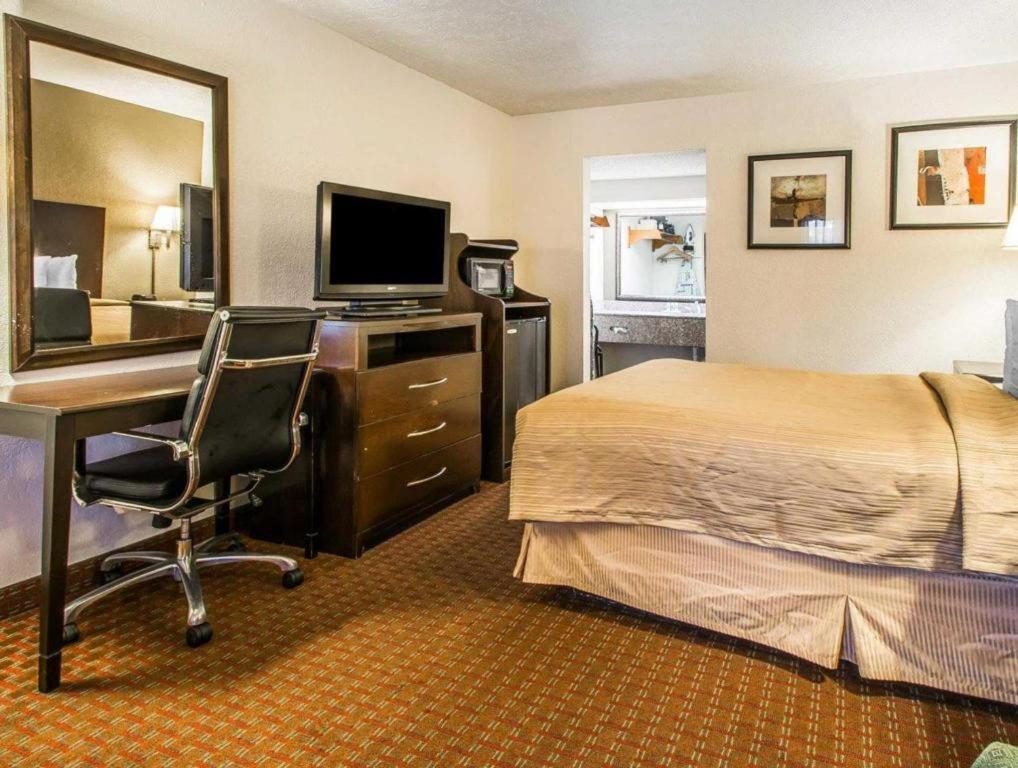 Quality Inn & Suites Near Panama City Beach Exterior foto