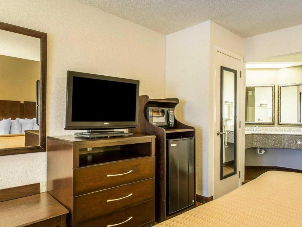 Quality Inn & Suites Near Panama City Beach Exterior foto