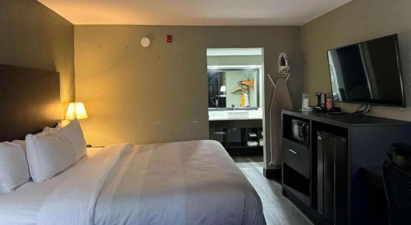 Quality Inn & Suites Near Panama City Beach Exterior foto