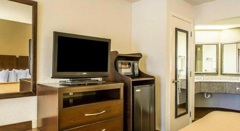 Quality Inn & Suites Near Panama City Beach Exterior foto