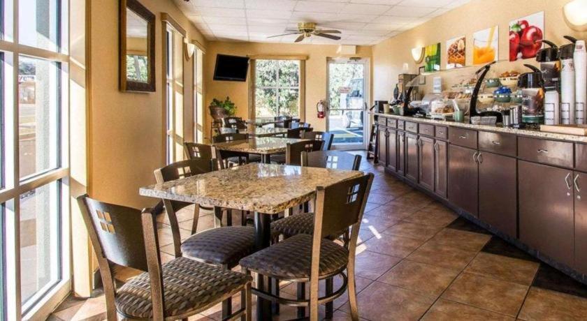 Quality Inn & Suites Near Panama City Beach Exterior foto