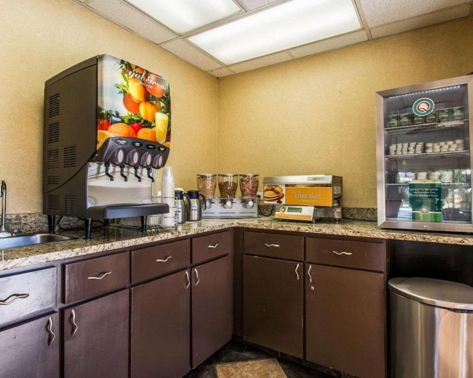 Quality Inn & Suites Near Panama City Beach Exterior foto